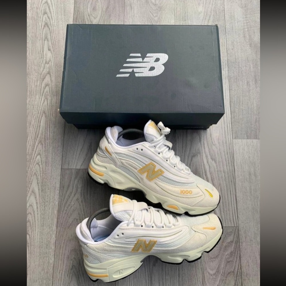 New Balance 1000 MINERAL SEA SALT' FOOTLOCKER EXCLUSIVE size 7.5 mens/ 9 women